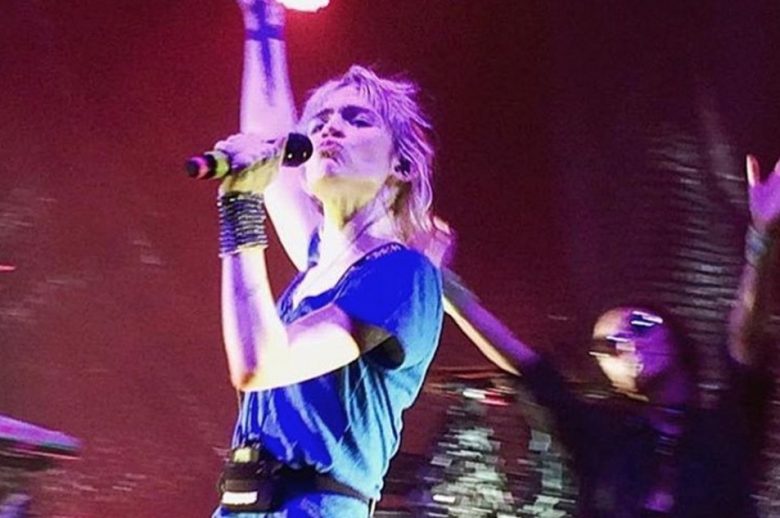 Grimes Electrocuted On Stage Video
