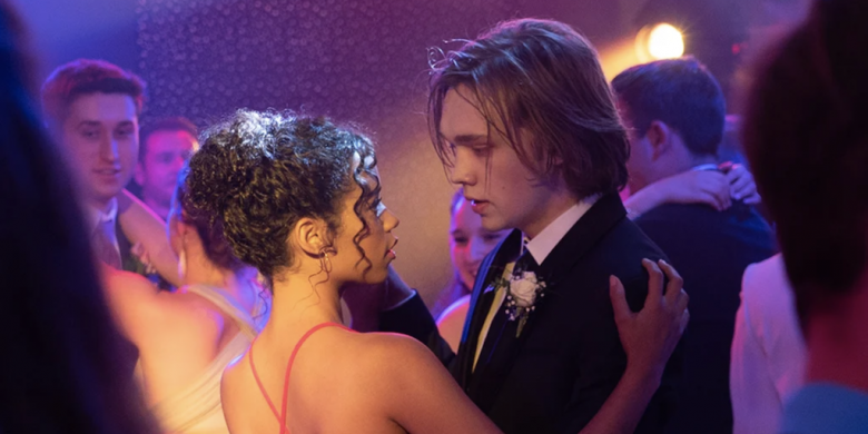 Charlie Plummer and Taylor Russell in 'Words on Bathroom Walls'